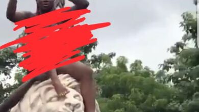 Lady Pull Out Dress To Protest After SARS Allegedly Killed Her Boyfriend - Video