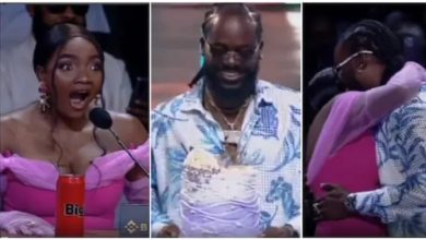 Adekunle Gold Pull Up A Lovely Surprise On Simi On Live TV Show