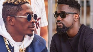 VIDEO - GHANA'S RAP LANDLORD, SARKODIE HOSTED SHATTA WALE LIVE ON HIS RADIO SHOW