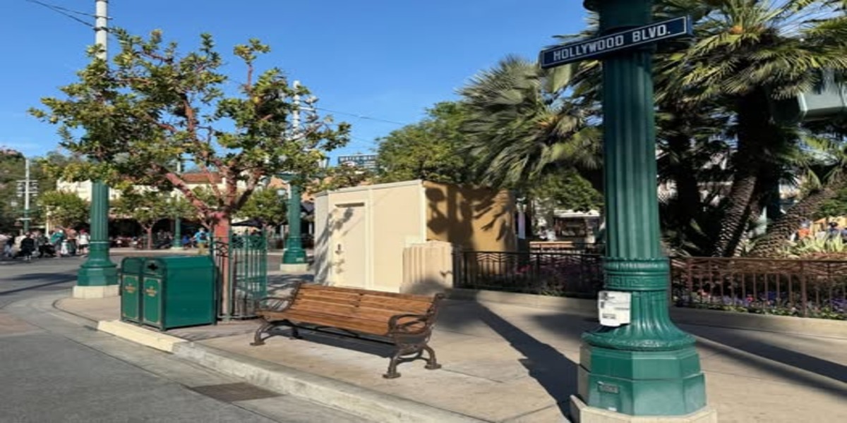 Is the Magic Fading? The Mystery Behind the Disappearance of Disneyland’s "Storytellers" Statue 3 storytelling statue no 1